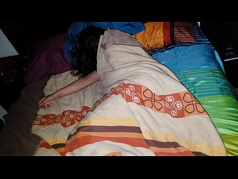 ❤️ 继子在年轻的继母睡觉时责骂她 ❤ Anal porn