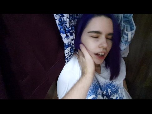 ❤️ 在衣柜里发现我的妹妹并帮助她射精 ❤ Anal porn